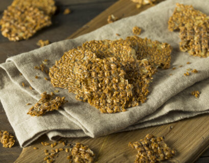 Healthy Homemade Flax Seed Crackers with Avacado